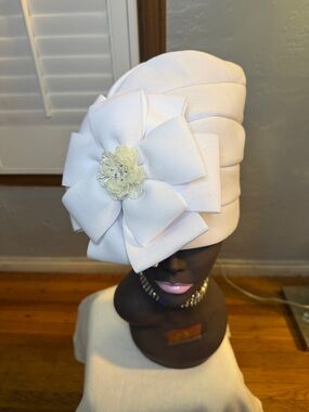 Elegant White Flower Turban Hat - Women Accessories